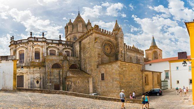 Porta Reguengos - Apartamento Moderno Alentejo Central ريغينغوس دي مونساراز المظهر الخارجي الصورة